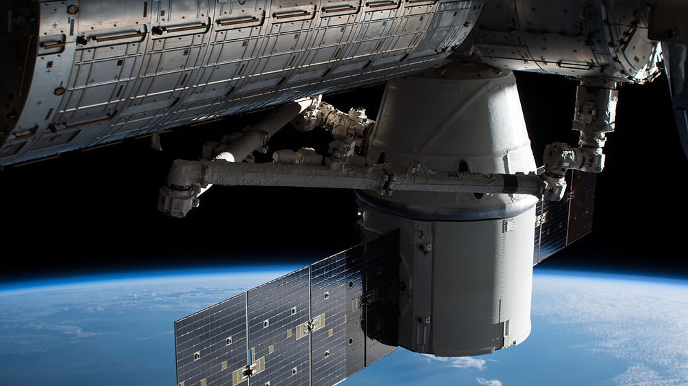 Welcome home, Dragon! SpaceX's Dragon spacecraft returns to Earth after almost a month at the IS