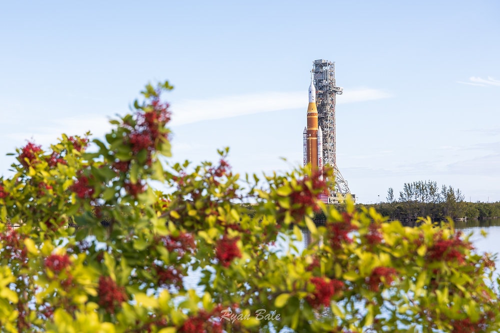 NASA's SLS rocket rolls out to Historic LC-39B for Artemis II