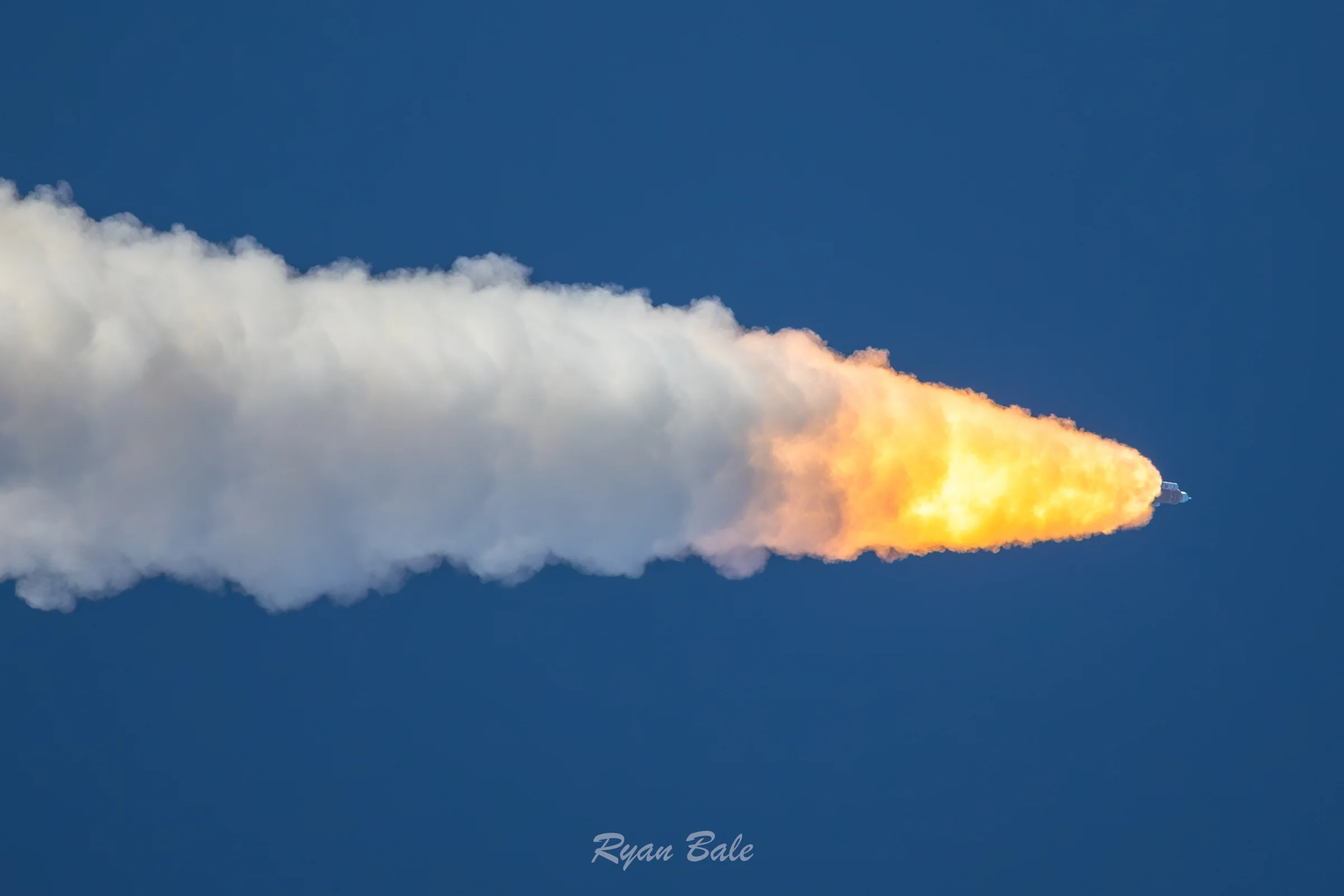 SLS climbing away from LC-39B